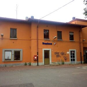 Stazione FS Paderno-Robbiate. Foto di Spacearcangel, CC BY-SA 4.0, via Wikimedia Commons