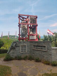 Monumento ai caduti di tutte le guerre. Foto di Garden 65
