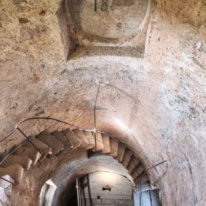 Paderno d'Adda, Chiesa Parrocchiale, interno campanile. Foto Garden65