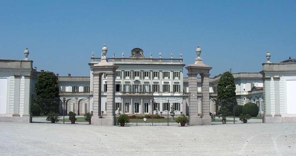 Villa Borromeo d’Adda, esterno. Foto da Wikimedia Commons