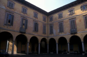 Casa Somaglia, cortile. Foto da www.lombardiabeniculturali.it