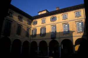 Casa Somaglia, cortile. Foto da www.lombardiabeniculturali.it