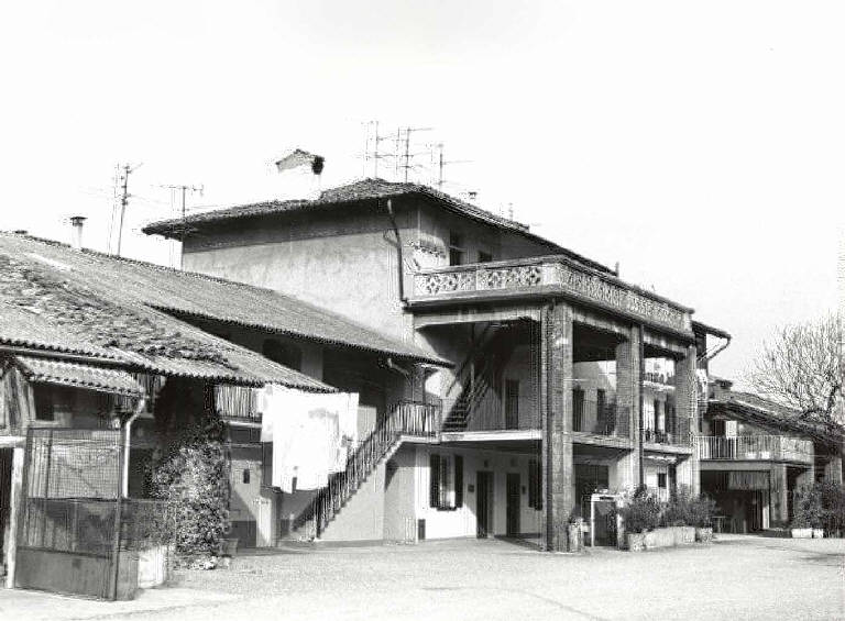Cascina Taranta, immagine storica. Foto da www.lombardiabeniculturali.it