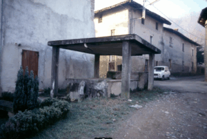 Lavatoio Zona Cazzulino. Foto da Archivio storico digitale del Comune di Imbersago. Si ringrazia Tullio Riva
