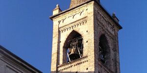 Chiesa parrocchiale dell’Immacolata e San Zeno, il campanile. Foto da www.vivicassano.it