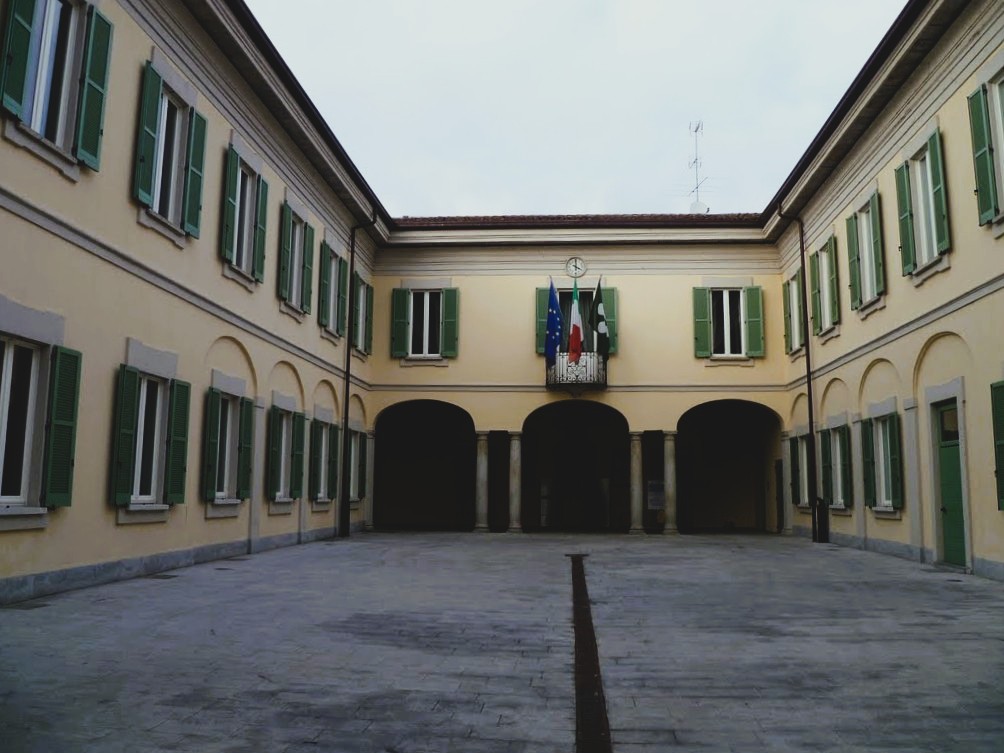 Municipio - Palazzo Cornaggia Medici, cortile. Foto da www.comune.cassanodadda.mi.it