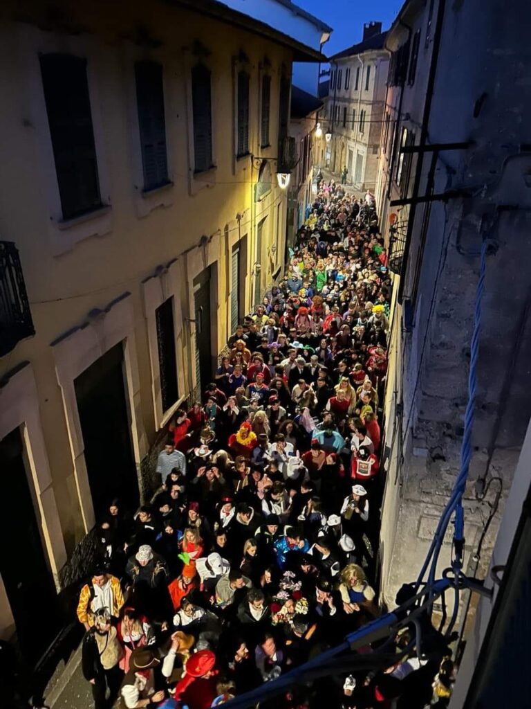 Carnevale Vapriese con Piar. Foto da canale ufficiale FB Ass. Carnevale Vapriese