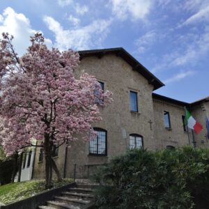 Municipio di Cornate d'Adda, esterno. Foto da canale ufficiale FB