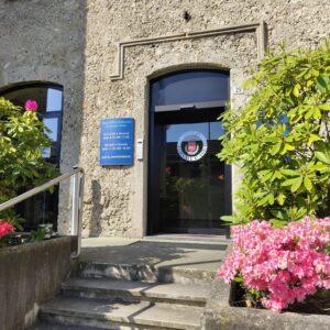 Municipio di Cornate d'Adda, esterno. Foto da canale ufficiale FB