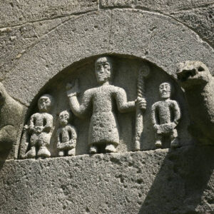 Chiesa di San Colombano, dettaglio scultoreo. Da www.lombardiabeniculturali.it