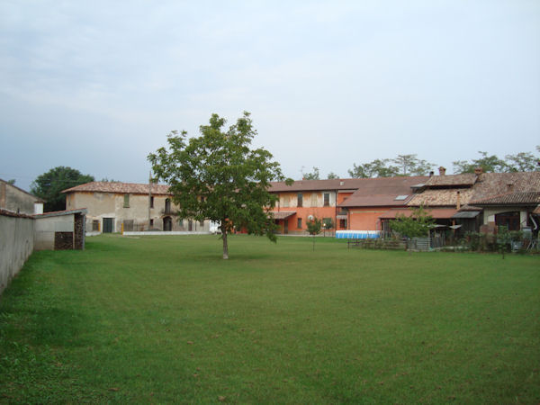 Cascina Regolè, beduta. Foto da www.vivicassano.it