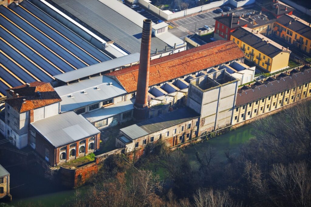 Linificio Canapificio Nazionale di Fara, veduta dall'alto. Foto da turismo.parcoaddanord.it