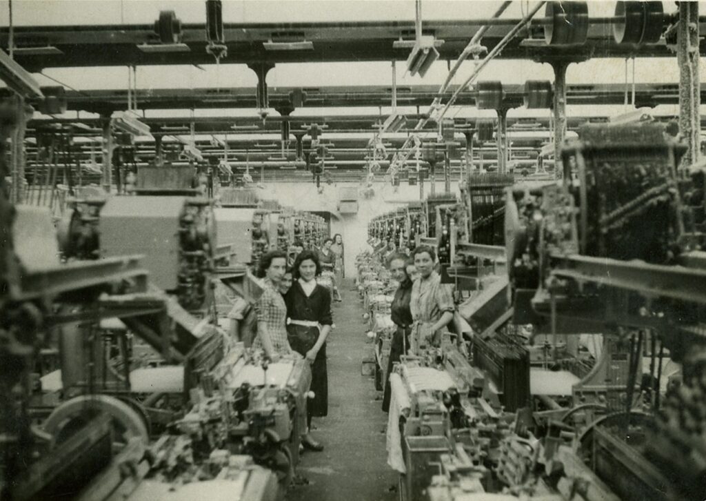 Trezzo, Operaie in tessitura Rolla (Raccolta Rino Tinelli)