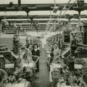 Trezzo, Operaie in tessitura Rolla (Raccolta Rino Tinelli)