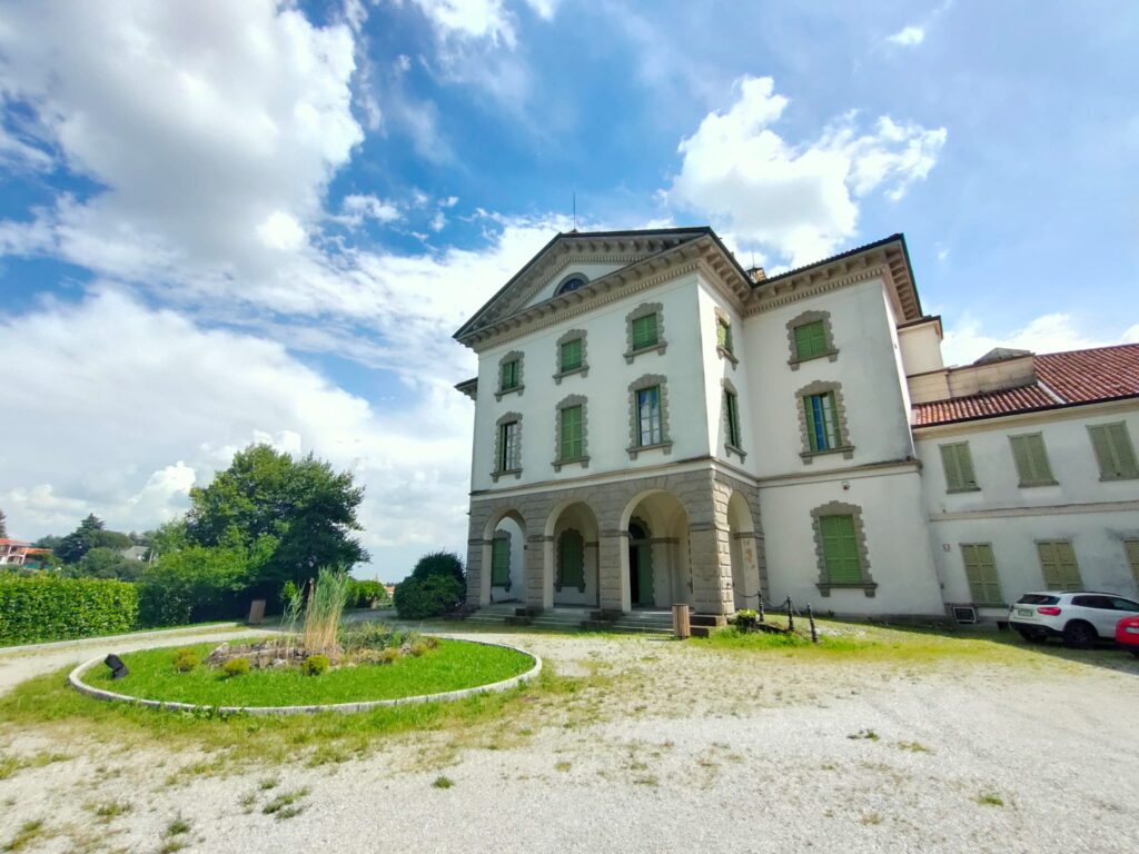 Villa Gina. Foto da turismo.parcoaddanord.it