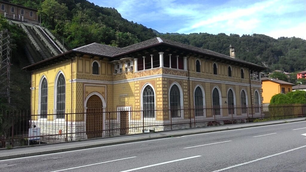Centrale idroelettrica di Zogno. Foto di Mannivu, CC BY-SA 4.0, via Wikimedia Commons