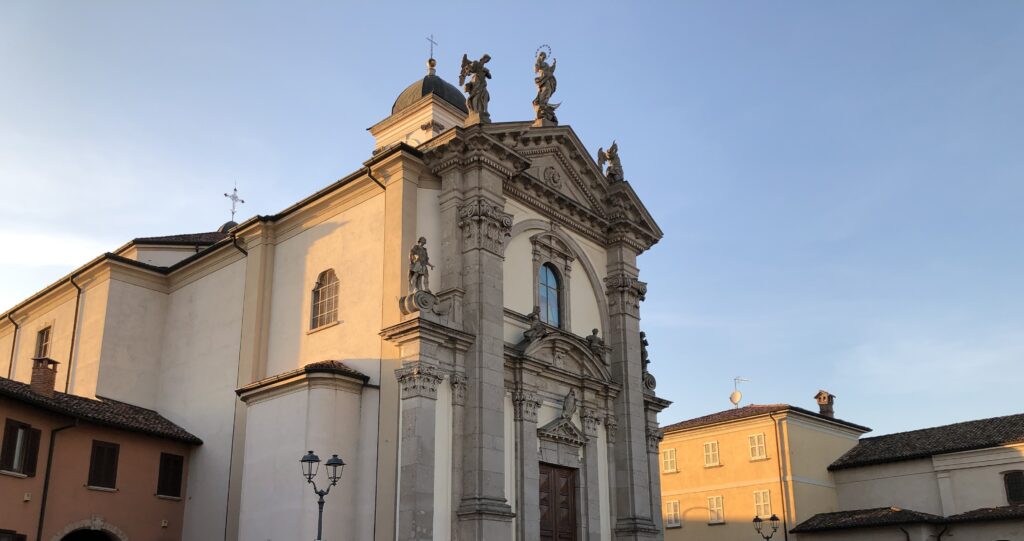 Parrocchia di San't Alessandro, facciata. Foto da www.comune.farageradadda.bg.it