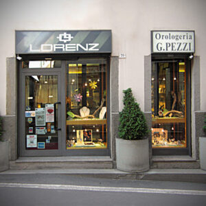 Pezzi Preziosi dal 1902 - Orologeria Gioielleria. Foto da http://www.gioielleriapezzi.it