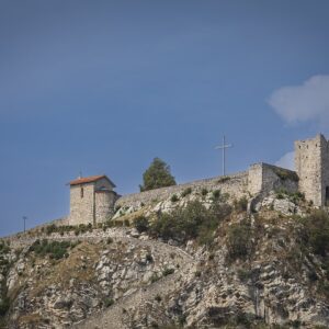 Castello dell’Innominato. Foto di Maurizio Moro5153, CC BY-SA 4.0, via Wikimedia Commons