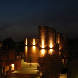 Chiesa e il Complesso parrocchiale di San Giuseppe, interno. Foto di Melari, CC BY-SA 3.0, via Wikimedia Commons