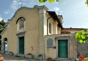 Il Santuario della Rocchetta di Airuno, veduta, foto diKaitu, CC0, via Wikimedia Commons