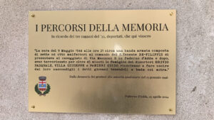 Paderno d'Adda, targa dei Percorsi della Memoria, in Corte Grande